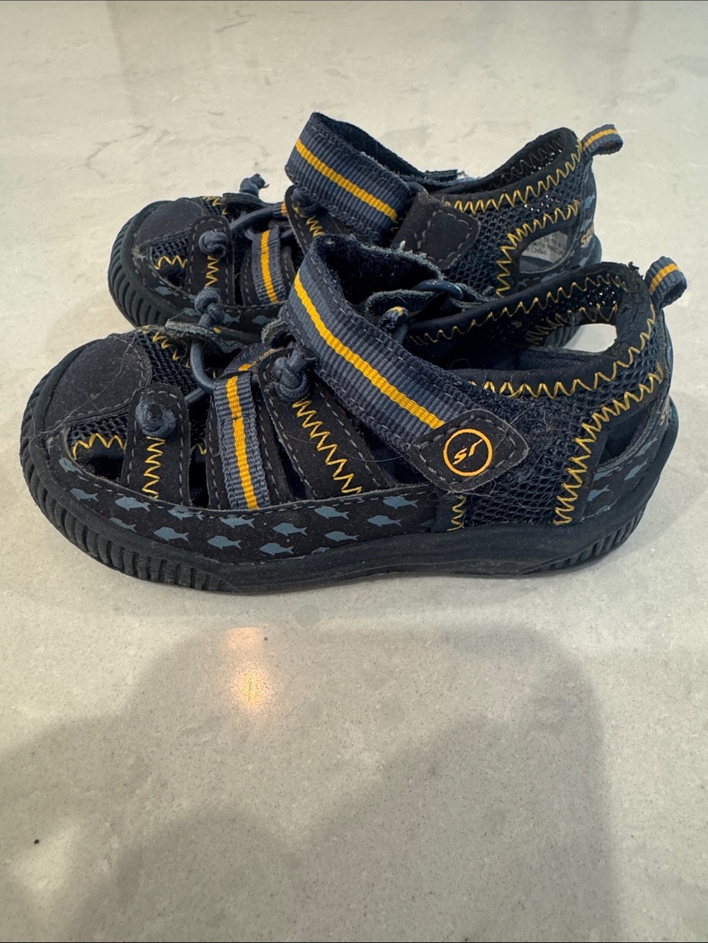 Stride Rite Kids Navy and Yellow Closed-Toe Sandals Size 4M